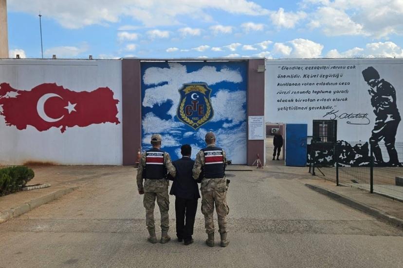 Hırsızlık suçundan 17 yıl cezayla aranan şahsı jandarma yakaladı