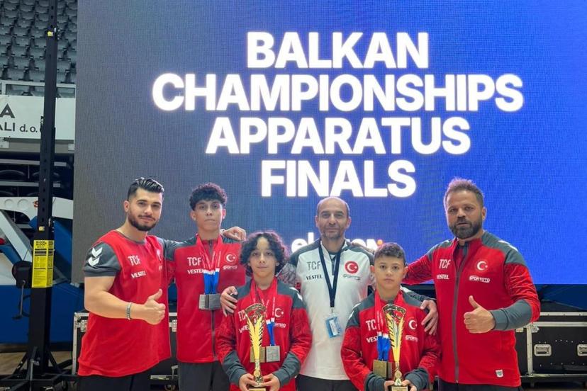 Hüseyin Emir ve Mustafa Yiğit Dur’dan madalya yağmuru