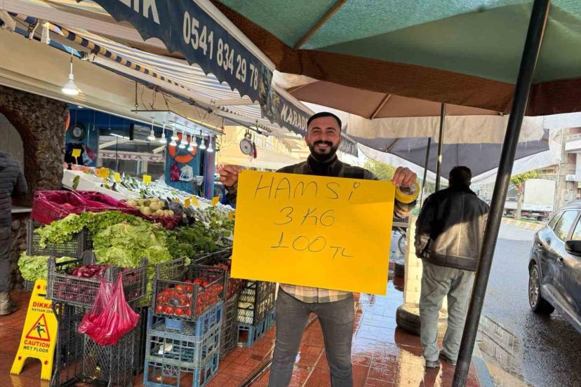 Iğdır’da 3 kilogramı 100 lira olan hamsiye vatandaşlardan yoğun ilgi