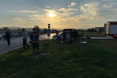 İki otomobil çarpıştı, ortalık savaş alanına döndü: 6 yaralı