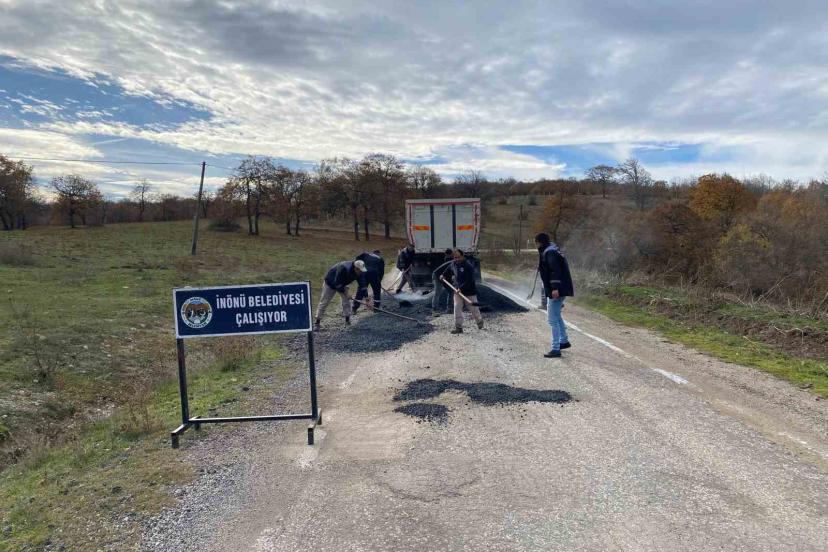 İnönü’de asfalt onarım çalışmaları son sürat devam ediyor