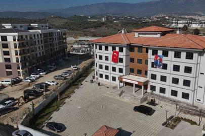 İş Bankası’ndan depremin yaralarının sarıldığı Hatay’a eğitim desteği