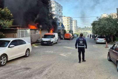 İş yerinde başlayan yangında alevler eve sıçradı