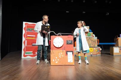 Isparta Belediyesi Şehir Tiyatroları çocuklarla buluştu