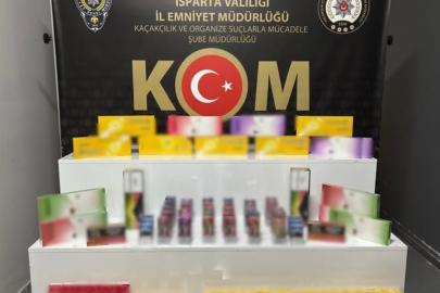 Isparta’da bir evde yapılan aramada çok sayıda kaçak sigara ve elektronik sigara ele geçirildi