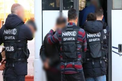 Isparta’da uyuşturucu suçlarından aranan 3 kişi yakalandı