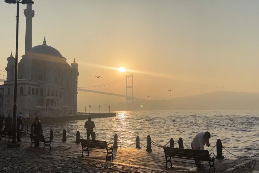 İstanbul Boğazı’nda sis etkili oluyor