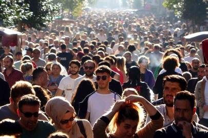 İstihdam oranı yüzde 49,0, işgücüne katılım yüzde 53,5 olarak açıklandı