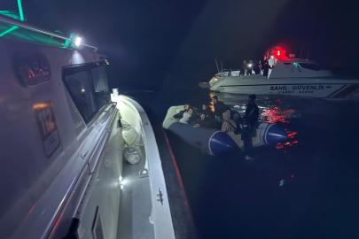 İzmir açıklarında 27 düzensiz göçmen yakalandı, 14 göçmen kurtarıldı