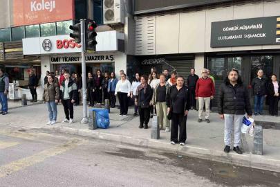 İzmir saat 09.05’te Ata’sını andı