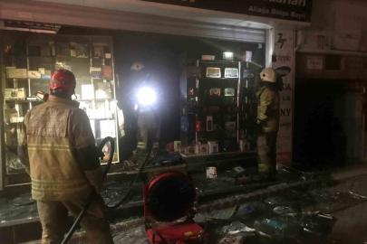 İzmir’de cep telefonu aksesuar mağazasında yangın