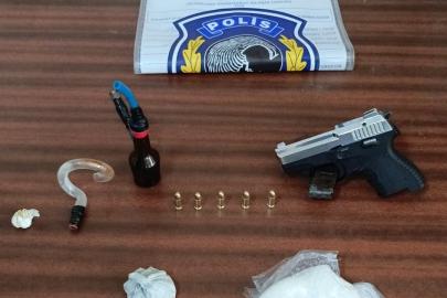 İzmir’de yol kontrolünde uyuşturucu ele geçirildi: 2 gözaltı