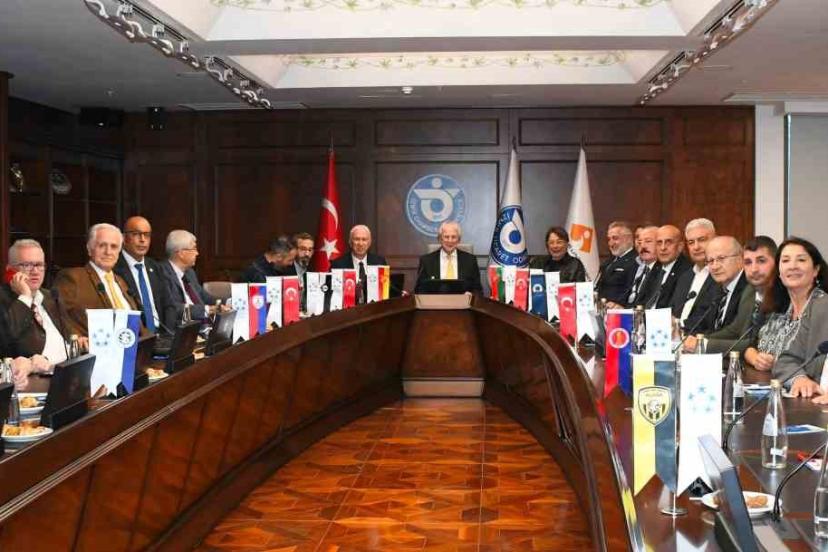 İZVAK’ta İzmir kulüplerinin kent ekonomisine katkısı konuşuldu