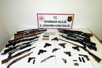 Jandarma ekiplerinden silah ve kaçakçılık operasyonu