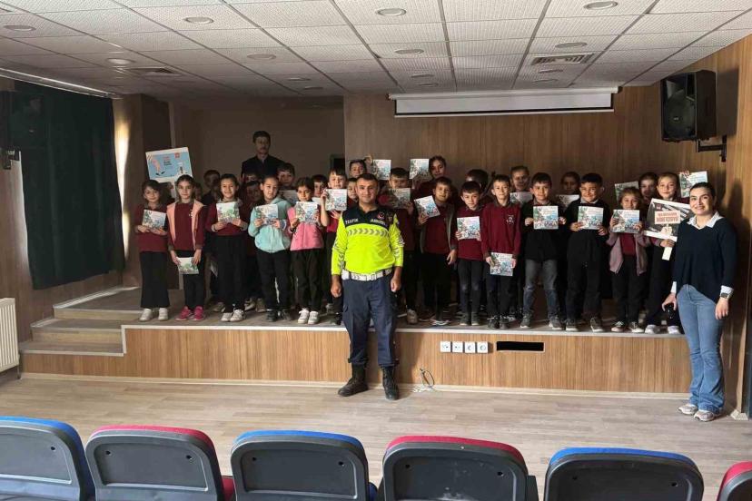 Jandarma trafik timinden öğrencilere eğitim