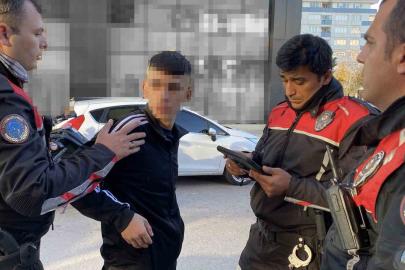 Jandarmadan kaçtı, kahve içerken polise yakalandı
