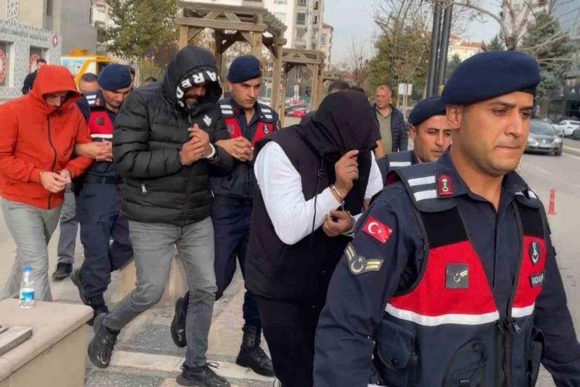 Jandarmanın operasyonla yakaladığı 3 tefeci tutuklandı