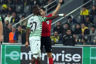 Jhon Duran, kırmızı kart gördü