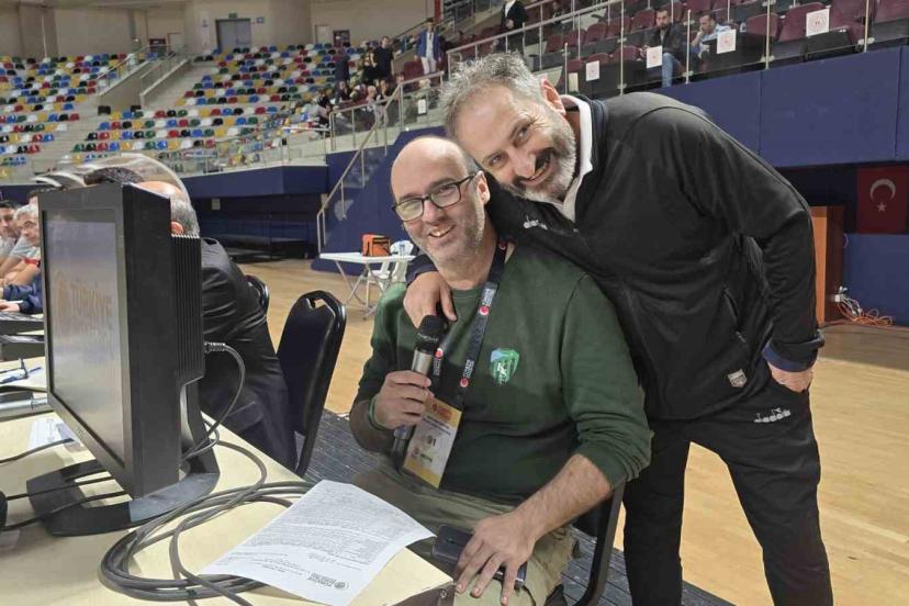 Kadınlar Basketbol Süper Ligi maçında anonsçu olmayınca görev gazeteciye düştü