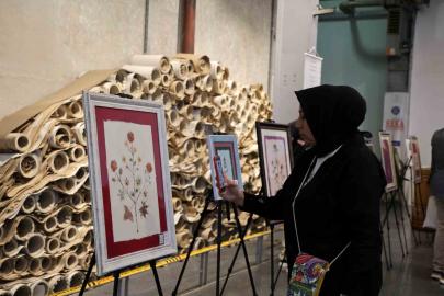 Kağıtta açan çiçekler sergisi açıldı