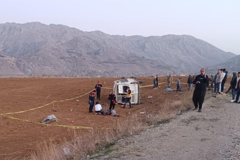 Kahramanmaraş’ta işçileri taşıyan minibüs takla attı: 2 ölü, 7 yaralı