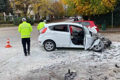 Kamyona yandan çarpan aracın 70 yaşındaki sürücüsü hayatını kaybetti