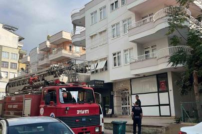 Kapıyı arkadan kilitleyip TV izlemeye dalan çocuk itfaiyeyi alarma geçirdi