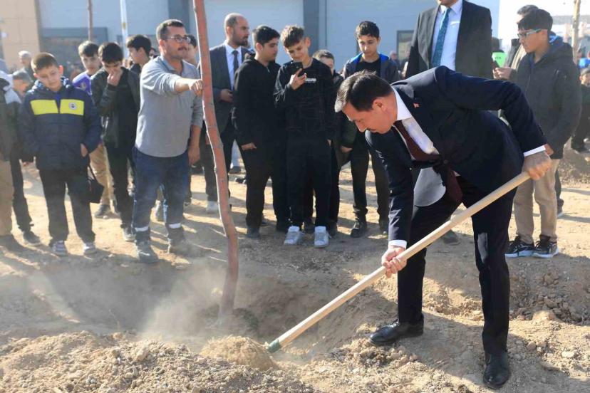 Karatay’da 10 bin 400 metrekarelik alanda fidan dikildi