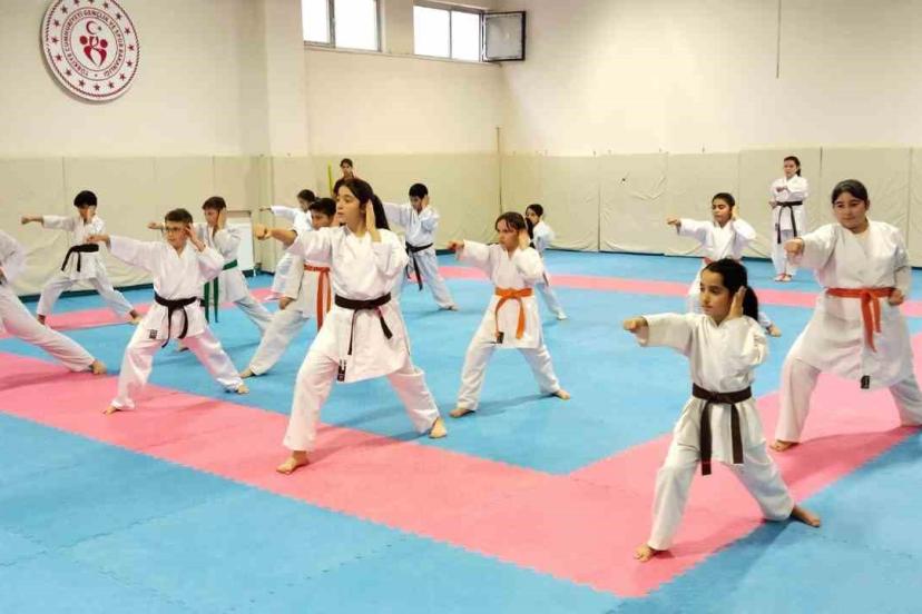 Karate Kış Okulu 3. Grup çalışmaları sürüyor