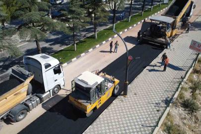 Karayolları tarafından Demirci’de sıcak asfalt çalışmalarına başlandı