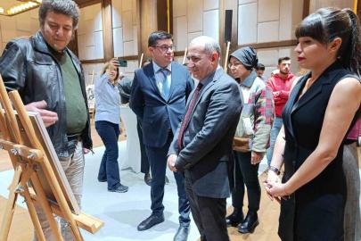 Kars’ta "100+2 şehirler arası karma sergi" sanatseverlerle buluştu