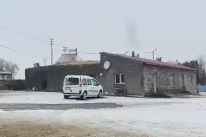 Kars’ta yüksek kesimlere kar yağdı