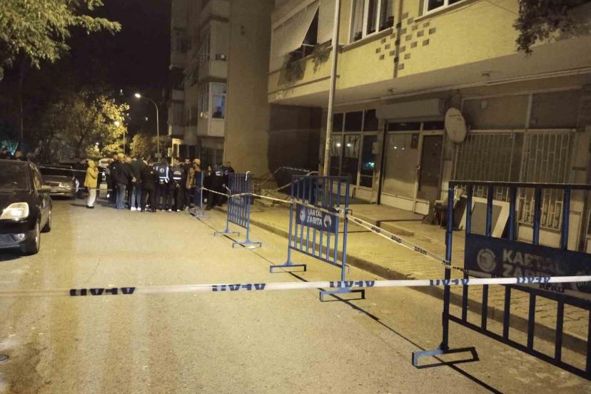 Kartal’da binanın kolonlarında çatlaklar oluştu: Bina tahliye edildi