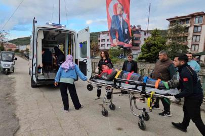 Kasksız motosiklet sürücüsü kazada yaralandı