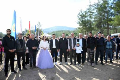 Kavaklıdere’de 11.11 Saat 11.11’de: 11 Çift, "Ailem Bir Fidan" diyerek geleceğe nefes oldu