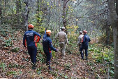 Kayıp anne ve oğlu için "daraltılmış baz çalışması"yla 1 kilometrelik alan belirlendi: Ekipler çalışmalarını bölgede yoğunlaştırdı