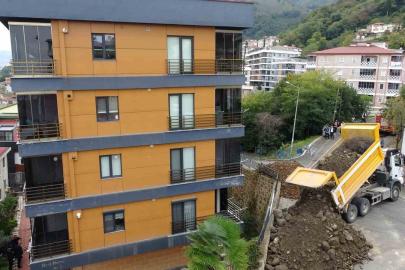 Kayma ve eğilme olan 5 katlı binada yıkım için hazırlıklar başladı