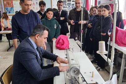 Kaymakam Dalak öğrencilerle dikiş dikip çapa yaptı