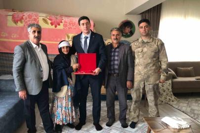 Kaymakam Erdoğan’dan şehit ailesine ziyaret