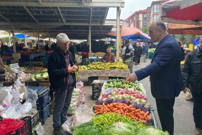 Kaymakam İlhan, pazarda vatandaşlar ve esnafla bir araya geldi