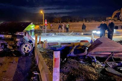 Kazada Fiat Tofaş ikiye ayrıldı: 2 yaralı