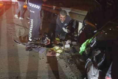 Kazada ölen 17 yaşındaki yeğeninin eşyalarını olay yerinde gözyaşlarıyla topladı