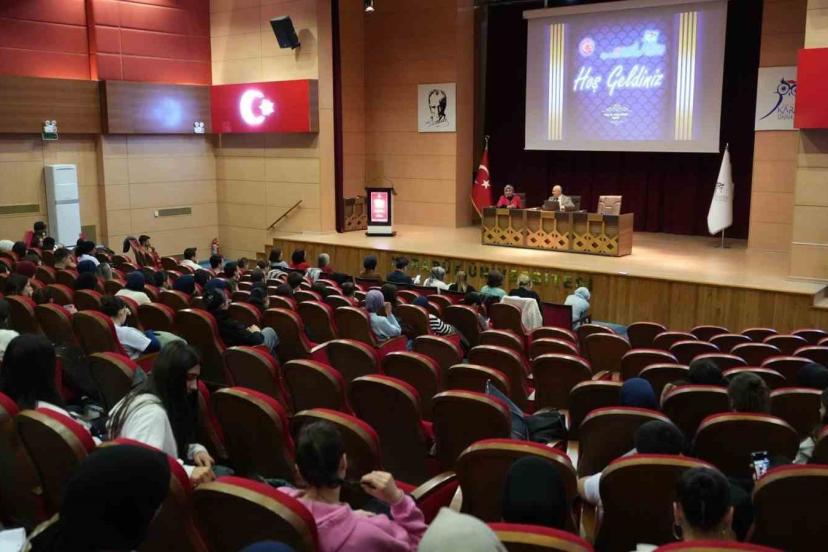 KBÜ’de sağlık yönetiminde insan kaynağı planlaması ele alındı