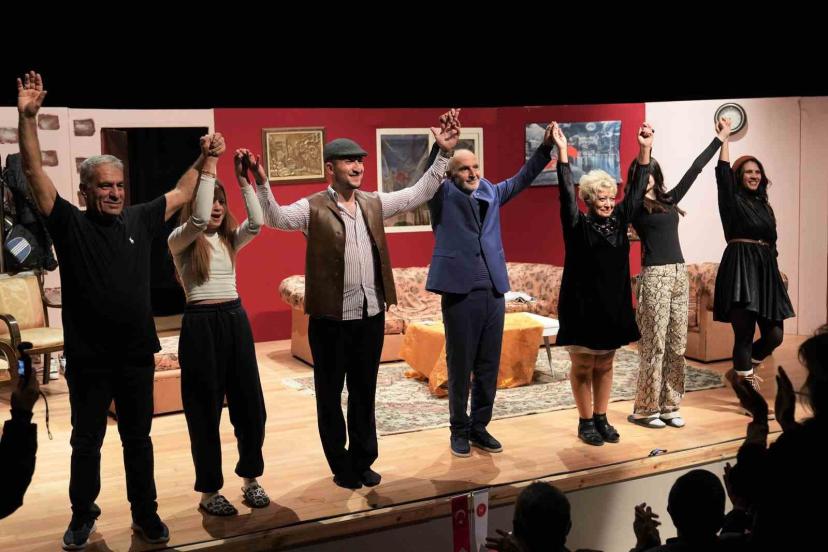 Keçiören’de "Babam Geri Döndü" isimli tiyatro oyununa büyük ilgi