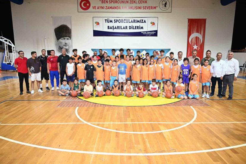Kemer Belediyesi çocukları ve gençleri sporla buluşturmaya devam ediyor