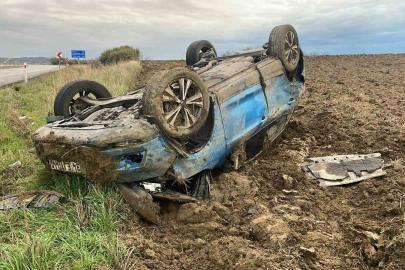 Keşan’da otomobil takla attı: 2 yaralı