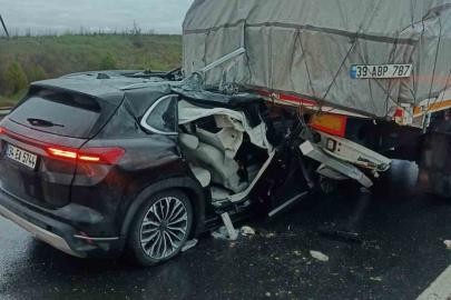 Keşan’da otomobil tırın dorsesine çarptı: 3 kişi yaralandı