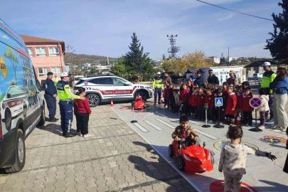 Kilis’te öğrencilere ‘Mobil Trafik Aracı’ ile trafik eğitimi verildi