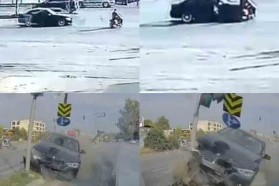 Kırmızı ışıkta geçen otomobil, motosiklete çarptı: O anlar kamerada