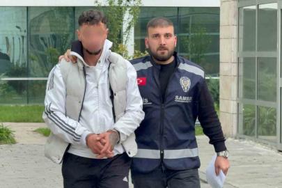 Kız arkadaşını rahatsız edenleri kovaladı, yardım etmek isterken bıçaklandı